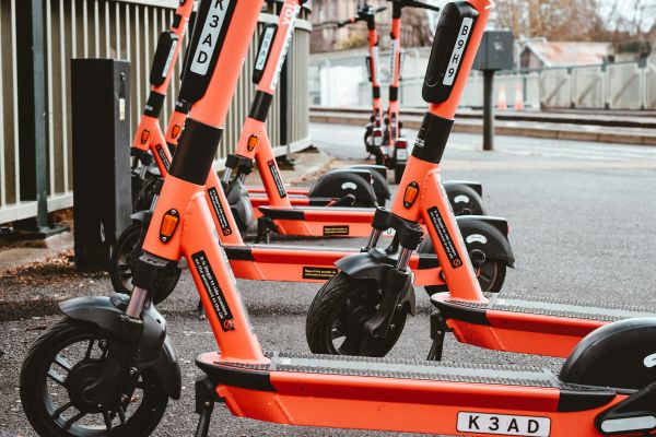 Les meilleurs chargeurs pour trottinette électrique : notre sélection